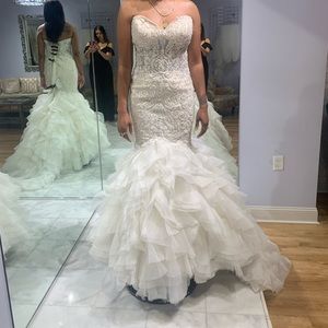 Mermaid style wedding dress size 8 I’m 5ft 3inches weight was 130lbs